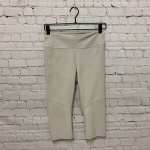 OUTDOOR VOICES - White Capri Leggings